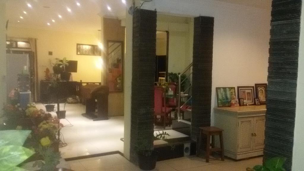 Guest House Salon Fora Gegerkalong Setiabudhi Bandung Esterno foto