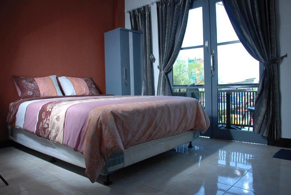 Guest House Salon Fora Gegerkalong Setiabudhi Bandung Esterno foto